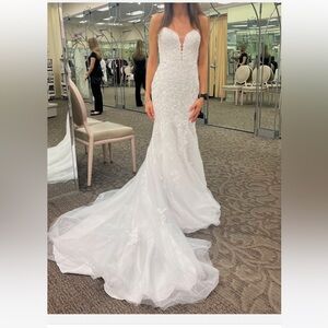 Lace straplesss mermaid wedding dress size 4 white